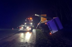 Kreispolizeibehörde Höxter: POL-HX: LKW kommt von der Fahrbahn ab