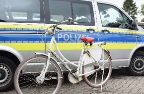 Polizeiinspektion Hameln-Pyrmont/Holzminden: POL-HM: Nach Diebstahl von Fahrrädern. Wer kennt die Eigentümer dieser Räder?
(1096625/18)
