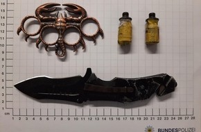 Bundespolizeidirektion Sankt Augustin: BPOL NRW: Bundespolizei beschlagnahmt Messer, Schlagring und selbstgebaute Mündung