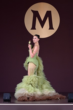 Magnum pr&auml;sentierte seine erste Fashion-Show in Cannes / Kuratiert von Law Roach mit &Uuml;berraschungsauftritt von Heidi Klum