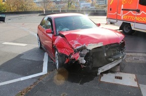 Polizei Hagen: POL-HA: Verkehrsunfall mit Verletzten auf der Altenhagener Brücke