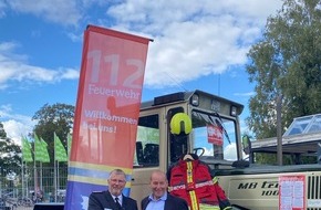 Landesfeuerwehrverband Schleswig-Holstein: FW-LFVSH: "Red Farmer" in Schleswig-Holstein: Landwirte und Feuerwehren stärken Zusammenarbeit - Landwirtschaftsminister Werner Schwarz übernimmt die Schirmherrschaft