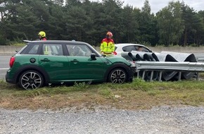 Polizei Bielefeld: POL-BI: Unfall auf A33 Parkplatz