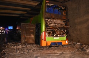Polizeiinspektion Verden / Osterholz: POL-VER: Fernbus gerät auf Autobahn in Brand - Insassen unverletzt