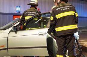 Feuerwehr München: FW-M: Verkehrsunfall im Luise-Kiesselbach-Tunnel (Mittersendling)