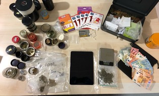 Polizei Köln: POL-K: 220323-1-K Mutmaßlicher Drogendealer gestellt - Betäubungsmittel und SIM-Karten sichergestellt