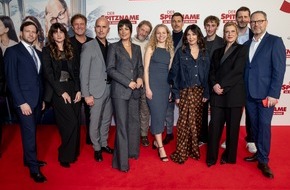 Constantin Film: Vorweihnachtliches Familientreffen: DER SPITZNAME feiert Premiere in München