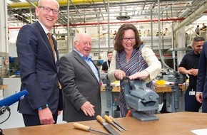 Opel Automobile GmbH: Ausbildung bei Opel: 150 Jahre Tradition und eine große Zukunft (FOTO)