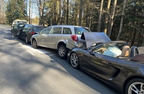 Polizeiinspektion Celle: POL-CE: Verkehrsunfall mit 5 beteiligten Fahrzeug fordert 5 Verletzte