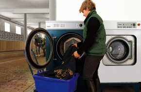 Miele & Cie. KG: Miele stellt Waschschleuder- und Trockenautomaten auf der Equitana 2003 vor / Pferdedecken & Co: Sauber, trocken und schnell wieder aufgelegt