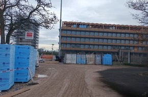 Ravago Building Solutions: Ma&szlig;st&auml;be setzen in Sachen Nachhaltigkeit &ndash; mit RAVATHERM D&auml;mmplatten f&uuml;r begr&uuml;nte Umkehrd&auml;cher