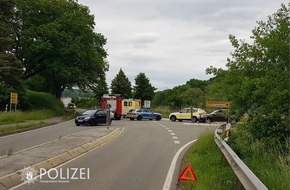 Polizeipräsidium Westpfalz: POL-PPWP: Beim Abbiegen Mopedfahrer übersehen...