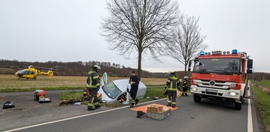 Freiwillige Feuerwehr Werne: FW-WRN: 16.03.2023 > 10:10 Uhr - 11:15 Uhr TH_PERSON_KLEMMT - LZ1 - VU, PKW im Graben, Person im PKW eingeschlossen