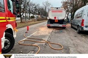 Feuerwehr München: FW-M: Tankanhänger verliert Heizöl (Obersendling)
