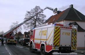 Feuerwehr Dinslaken: FW Dinslaken: Kaminbrand an der Bergerstrasse