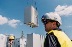 iwell: iwell präsentiert Energiemanagement-System der neuen Generation für Gewerbe und Industriekunden auf der Smarter E 2025