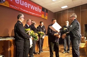 Feuerwehr der Stadt Arnsberg: FW-AR: Wehrleute leisten 3432 ehrenamtliche Einsatzstunden
BLZ 1 blickt positiv auf die Zukunft der Feuerwehr