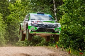 Skoda Auto Deutschland GmbH: Rallye Estland: ŠKODA FABIA Rally2 evo-Fahrer Andreas Mikkelsen feiert erneut den WRC2-Sieg