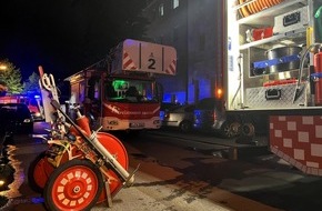 Feuerwehr Essen: FW-E: Brandeinsatz in Altendorf - Kinderwagen fängt Feuer und sorgt für starke Verrauchung im Treppenraum