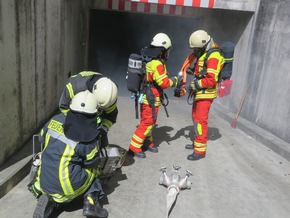 FW-Heiligenhaus: Feuerwehr Heiligenhaus absolviert Übungen am Institut der Feuerwehr NRW (Meldung 16/2018)