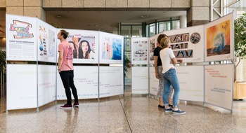 DAK-Gesundheit: Einladung: Gesundheitsministerin Nonnemacher eröffnet DAK-Ausstellung "bunt statt blau" gegen Komasaufen