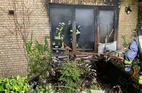 Feuerwehr Dortmund: FW-DO: Feuer in Dortmund-H&ouml;chsten / Brand eines Einfamilienhauses