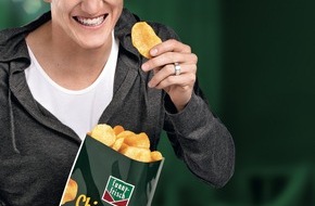 Intersnack Knabber-Gebäck GmbH & Co. KG: Bastian Schweinsteiger neuer Chips-Star von "funny-frisch"