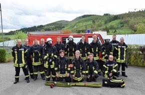 Feuerwehr Lennestadt: FW-OE: Feuerwehr Lennestadt bildet 8 neue Atemschutzgeräteträger aus