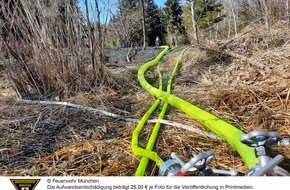 Feuerwehr München: FW-M: Grasfläche in Flammen (Waldperlach)
