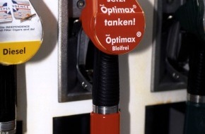 Shell Deutschland GmbH: Shell fährt spektakulären Kraftstofftest: Formel-1-Rennwagen tankt Shell Optimax