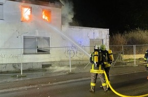 Feuerwehr Detmold: FW-DT: Feuer in leerstehendem Gebäudekomplex
