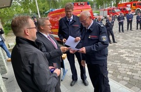 Feuerwehren des Kreises Soest: FW Kreis Soest: Landrätin übergibt Feuerwehr- und Katastrophenschutz-Einsatzmedaille an Einsatzkräfte