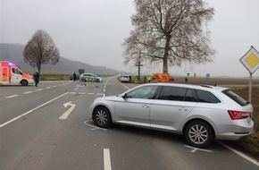 Kreispolizeibehörde Höxter: POL-HX: Drei leicht verletzte Personen nach Unfall im Kreuzungsbereich