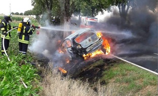 Polizeiinspektion Hameln-Pyrmont/Holzminden: POL-HM: Pkw prallt gegen Baum und fängt Feuer - Autofahrerin stirbt trotz schneller Hilfe