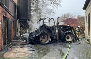 Feuerwehr Recklinghausen: FW-RE: Brand auf landwirtschaftlichem Gelände - ein verletzter Feuerwehrmann