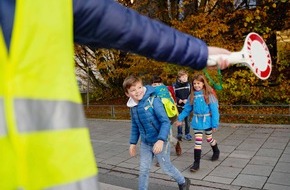 ADAC: Sicher in die Schule: Klappt das überall? / ADAC Umfrage zeigt: Das Fehlverhalten anderer Verkehrsteilnehmer bereitet Eltern und Kindern Sorgen / Elterntaxis ernten wenig Begeisterung