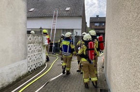 Feuerwehr Gemeinde Rheurdt: FW Rheurdt: Feuerwehr löscht Küchenbrand im Rheurdter Ortskern - vier Leichtverletzte