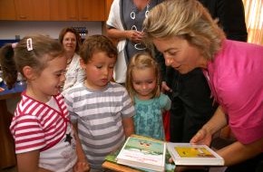 McDonald's Kinderhilfe Stiftung: Bundesfamilienministerin Ursula von der Leyen besucht Elternhaus der McDonald's Kinderhilfe Stiftung