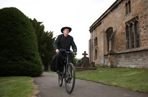 ZDFneo: Eine Krimi-Serie, wie sie im Buche steht / ZDFneo zeigt BBC-Produktion "Father Brown" (FOTO)