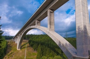 Bundesverband Baustoffe - Steine und Erden e.V.: "Das Sondervermögen kommt im Straßenbau nicht an" - Baustoffindustrie kritisiert Verschiebebahnhof beim Infrastruktur-Sondervermögen