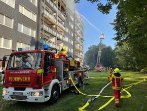 FW-Heiligenhaus: Wohnungsbrand im fünften Obergeschoss eines großen Mehrfamilienhauses in Heiligenhaus Unterilp