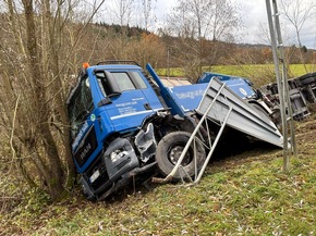 KFV Bodenseekreis: L204: Verkehrsunfall zwischen LKW und PKW - Fahrer eingeklemmt