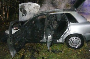 Kreispolizeibehörde Oberbergischer Kreis: POL-GM: 311021-847: Kollision mit Baum - Auto fängt Feuer