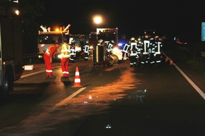 FW-WRN: Verkehrsunfall mit LKW-Beteiligung auf der BAB 1