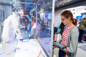 Hightech-Ausstellung in Eislingen (15.-17.04.): Jugendliche erkunden die Arbeitswelt der Industrie