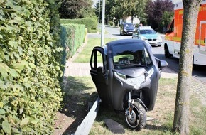 Polizei Paderborn: POL-PB: Mit Kabinenroller verunglückt - Unfallzeugen und dunkles Auto gesucht