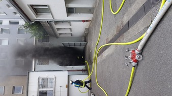 Feuerwehr Essen: FW-E: Feuer im Keller eins Wohn- und Geschäftshauses - keine verletzten Personen