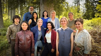 SWR - Das Erste: Dreharbeiten zur Crime-Serie "Keltenburg" (AT) / Andreas Herzog inszeniert die sechsteilige SWR Serie von Kristin Derfler mit Julia Jentsch und Mai Duong Kieu