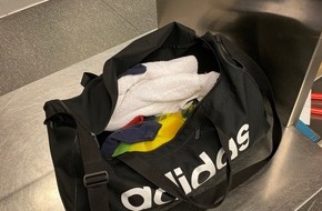 Hauptzollamt Düsseldorf: HZA-D: Vogelküken im Handgepäck / Zoll am Düsseldorfer Flughafen findet acht Weißohrbülbüls versteckt zwischen Wäsche im Handgepäck