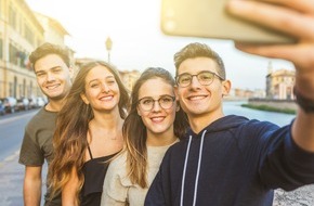 Degussa Holding AG: Generation Z steht auf Gold / Yugov-Umfage von Degussa zu Anlagestrategien der Deutschen